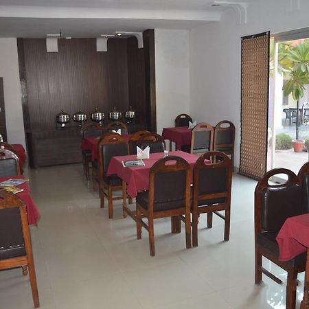 Hotel Goverdhan Tourist Complex Fatehpur Sīkri Екстериор снимка