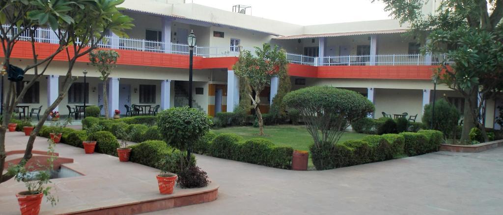 Hotel Goverdhan Tourist Complex Fatehpur Sīkri Екстериор снимка