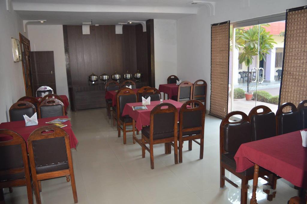 Hotel Goverdhan Tourist Complex Fatehpur Sīkri Екстериор снимка
